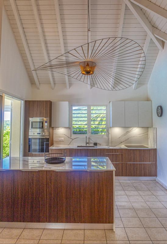 10. Location villa vue mer piscine Deshaies Guadeloupe_Cuisine Vue Mer des Caraibes